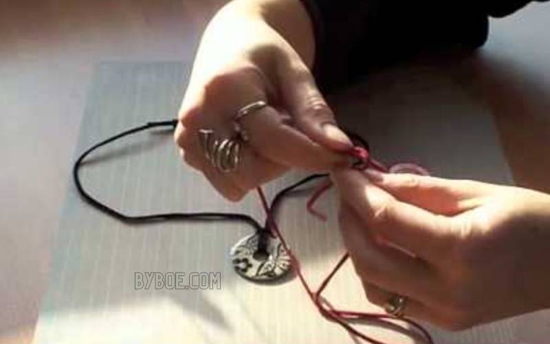 How to make a necklace clasp with string Tieing a Slip Knot
