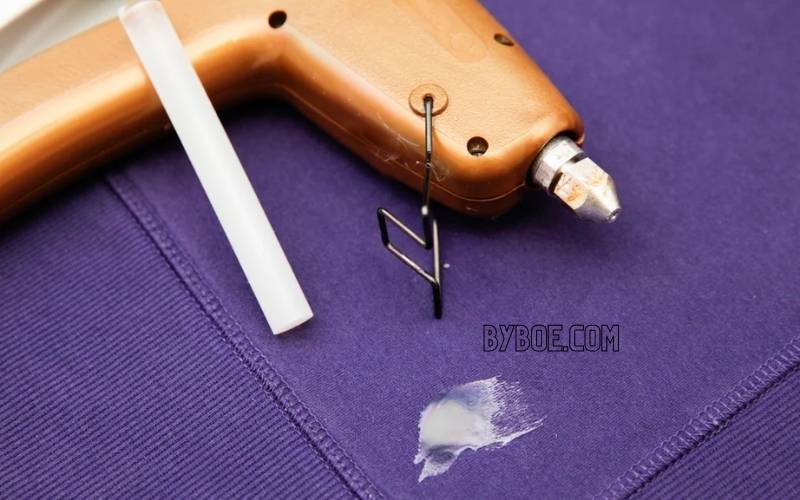 How to Use Hot Glue On Fabric
