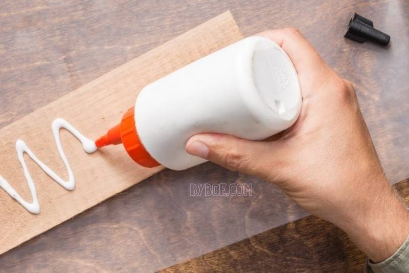 Things to Consider when Choosing the Best Glue to Use on Fabric