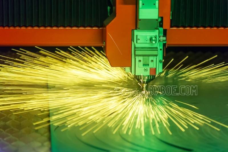 what is the difference between a co2 laser and a fiber laser How does a Fiber Laser work