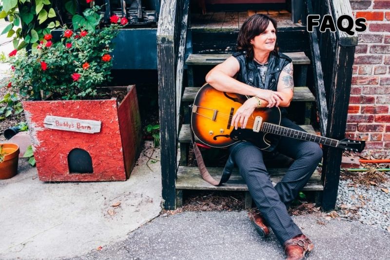 FAQs about Amy Ray